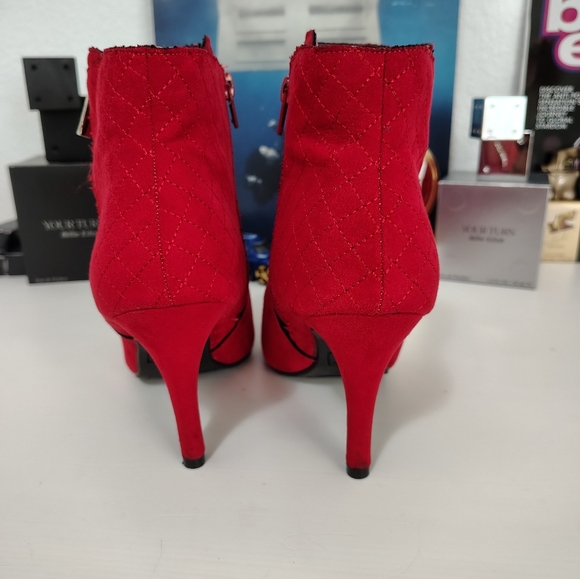 ME TOO ELLEN Ankle Bootie Red Suede Pointed Toe Stiletto Heel Size 7 - Picture 6 of 10